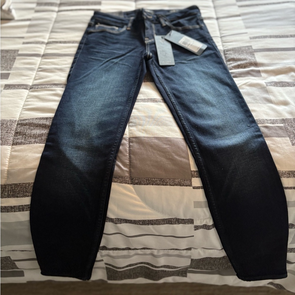 Ladies dark blue jeans
